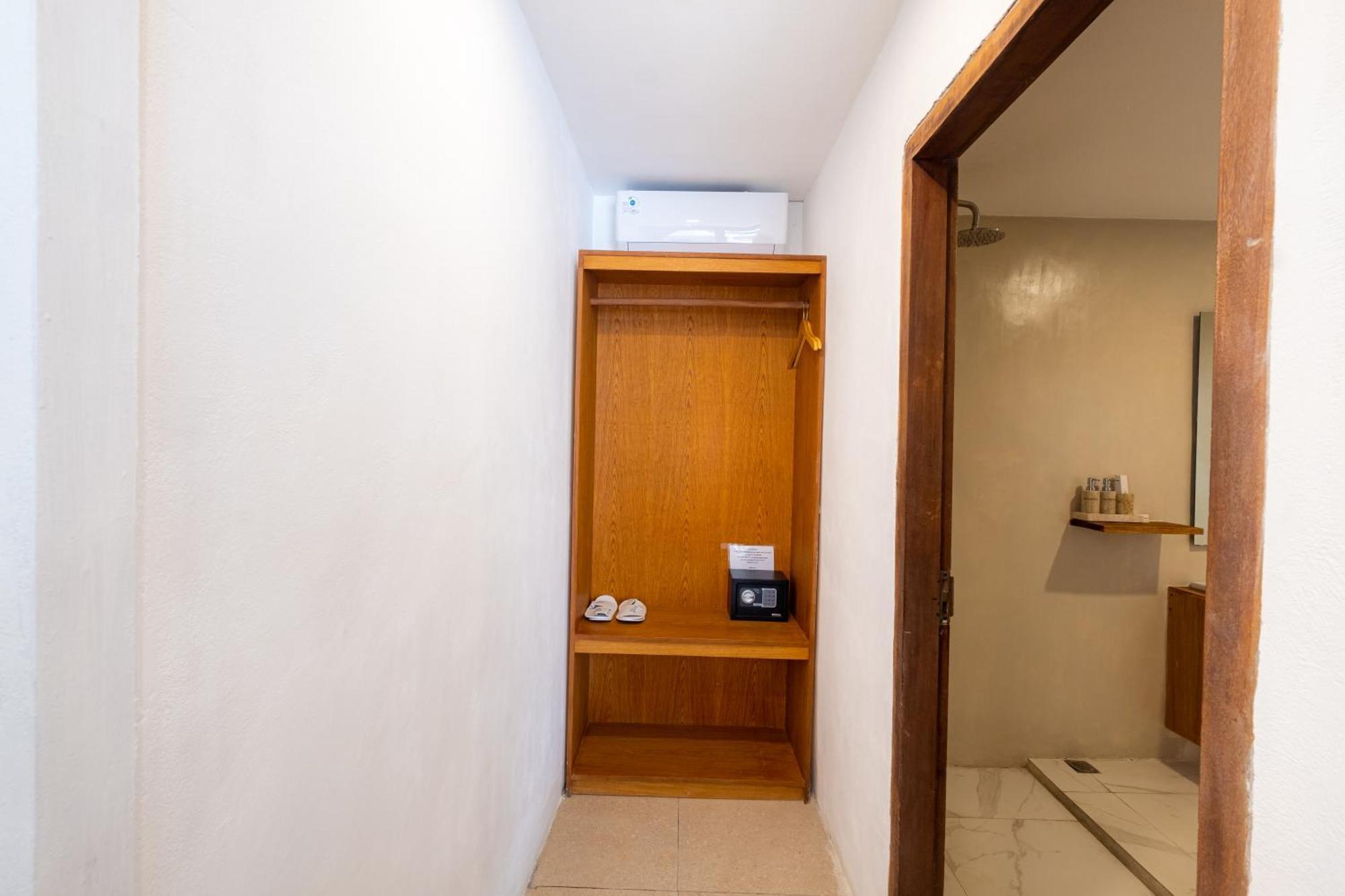 Amp Beach House Toyapakeh الغرفة الصورة